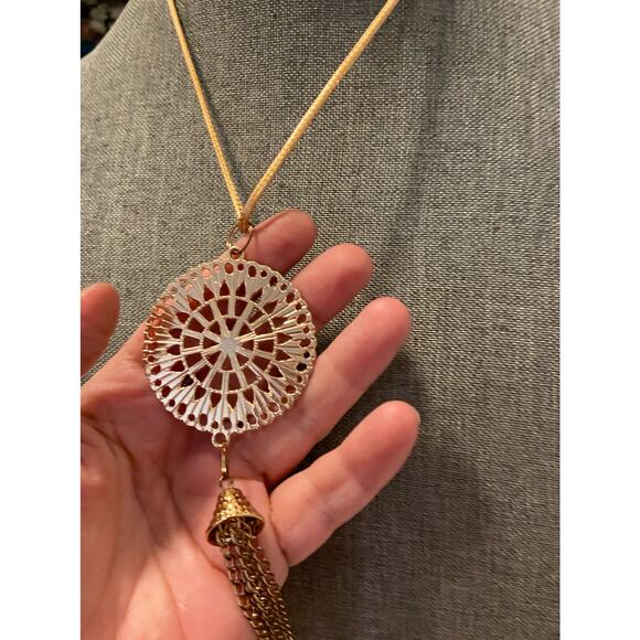 tassel necklace - Picture 3 of 4